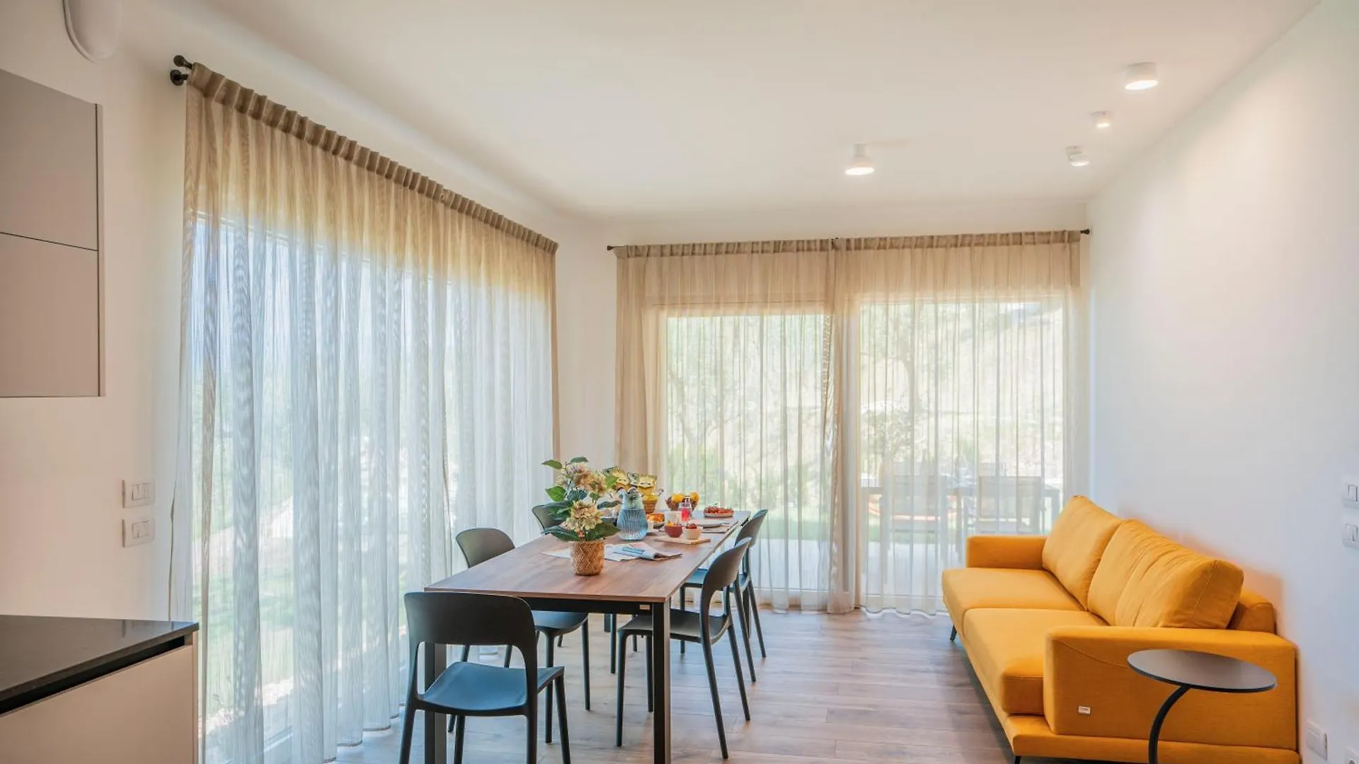 Podere Sabaina, Private Villa Mit Pool, Seeblick Und 3 Wohneinheiten Zur Alleinnutzung Torri Del Benaco Italie