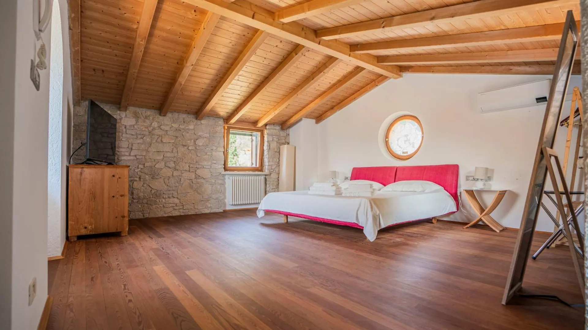 Podere Sabaina, Private Villa Mit Pool, Seeblick Und 3 Wohneinheiten Zur Alleinnutzung Torri Del Benaco