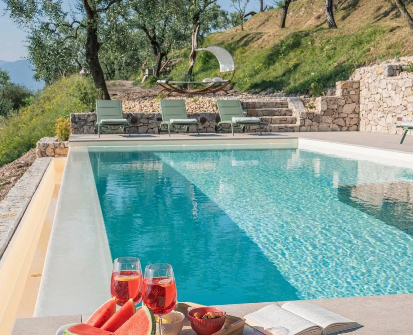 Podere Sabaina, Private Villa Mit Pool, Seeblick Und 3 Wohneinheiten Zur Alleinnutzung Torri Del Benaco