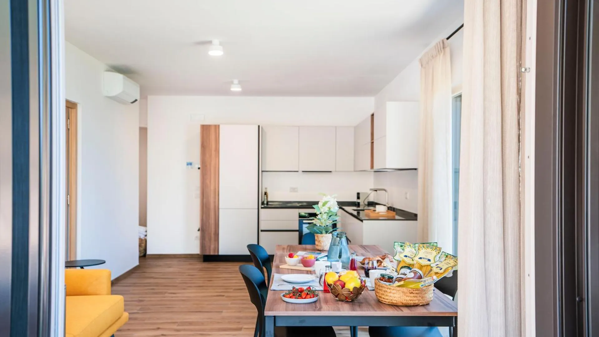 Podere Sabaina, Private Villa Mit Pool, Seeblick Und 3 Wohneinheiten Zur Alleinnutzung Torri Del Benaco Italie