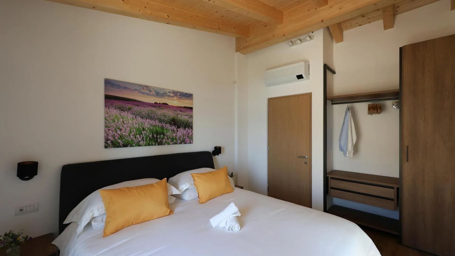 Podere Sabaina, Private Villa Mit Pool, Seeblick Und 3 Wohneinheiten Zur Alleinnutzung Torri Del Benaco 0*,