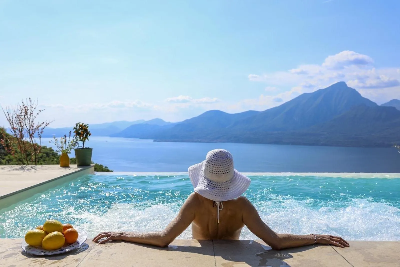 Podere Sabaina, Private Villa Mit Pool, Seeblick Und 3 Wohneinheiten Zur Alleinnutzung Torri Del Benaco