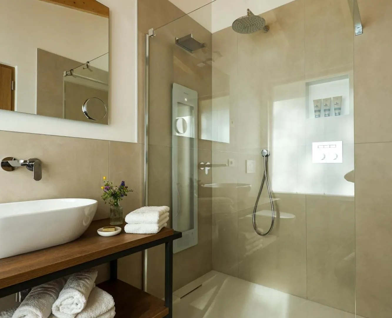 Podere Sabaina, Private Villa Mit Pool, Seeblick Und 3 Wohneinheiten Zur Alleinnutzung Torri Del Benaco