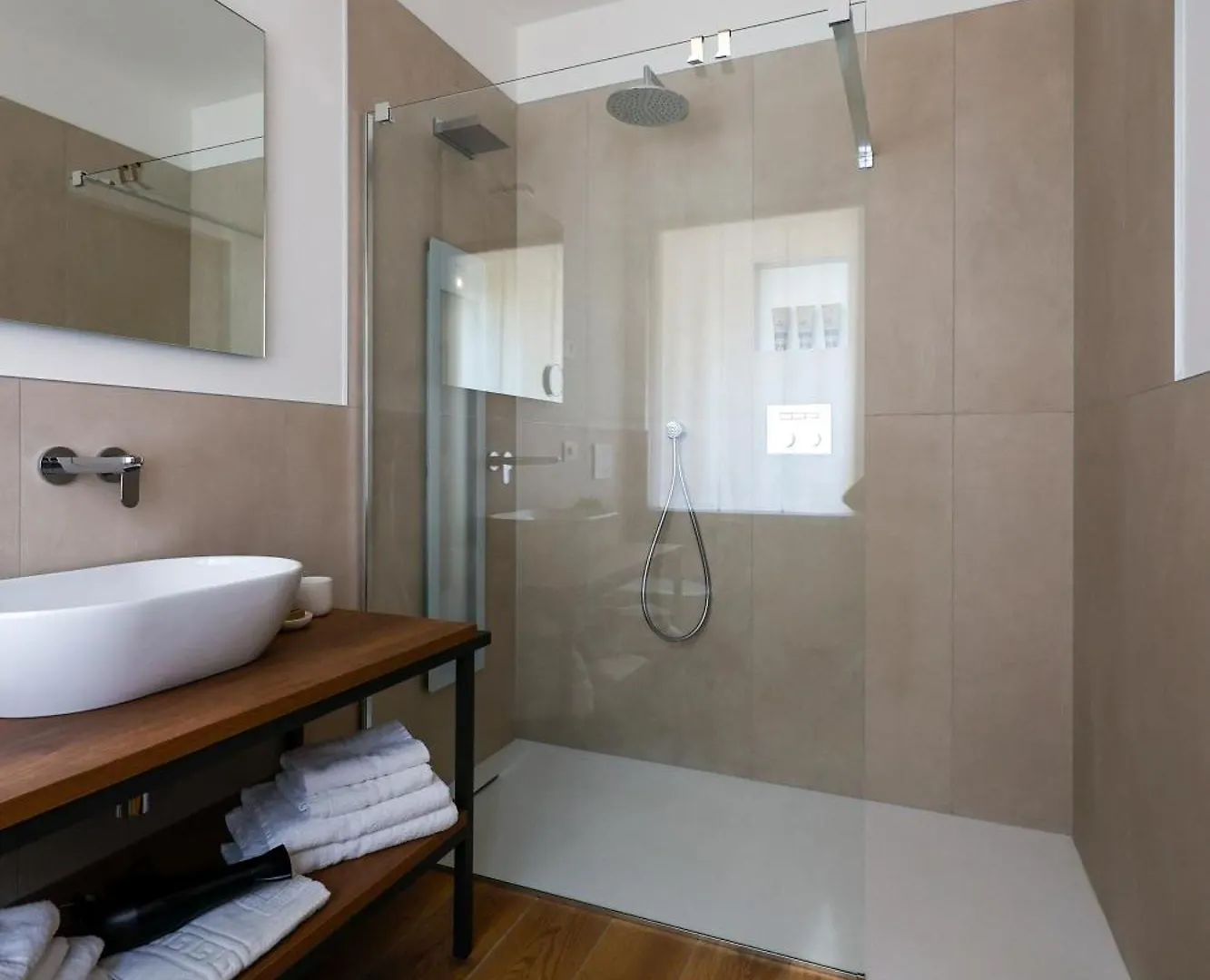 Podere Sabaina, Private Villa Mit Pool, Seeblick Und 3 Wohneinheiten Zur Alleinnutzung Torri Del Benaco
