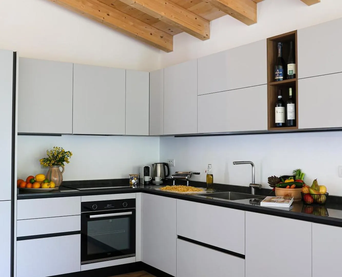 Podere Sabaina, Private Villa Mit Pool, Seeblick Und 3 Wohneinheiten Zur Alleinnutzung Torri Del Benaco