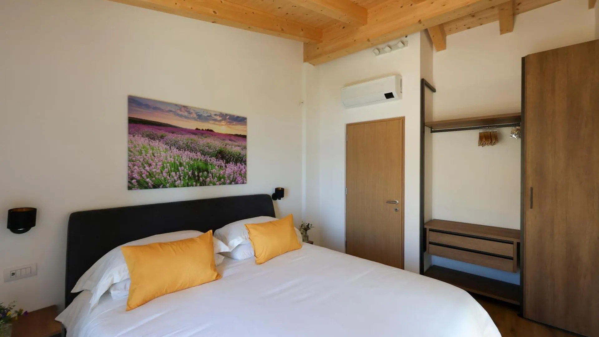 Podere Sabaina, Private Villa Mit Pool, Seeblick Und 3 Wohneinheiten Zur Alleinnutzung Torri Del Benaco