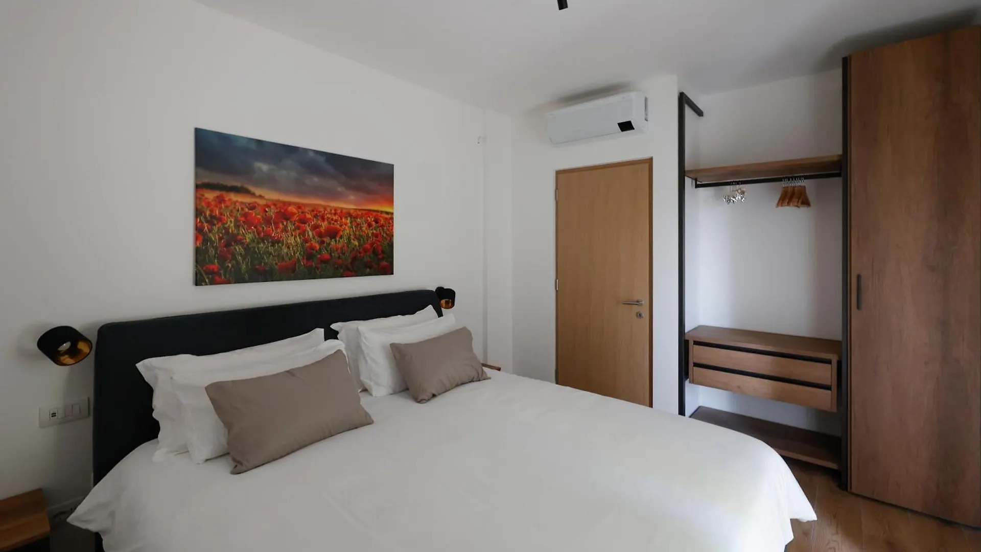 Podere Sabaina, Private Villa Mit Pool, Seeblick Und 3 Wohneinheiten Zur Alleinnutzung Torri Del Benaco