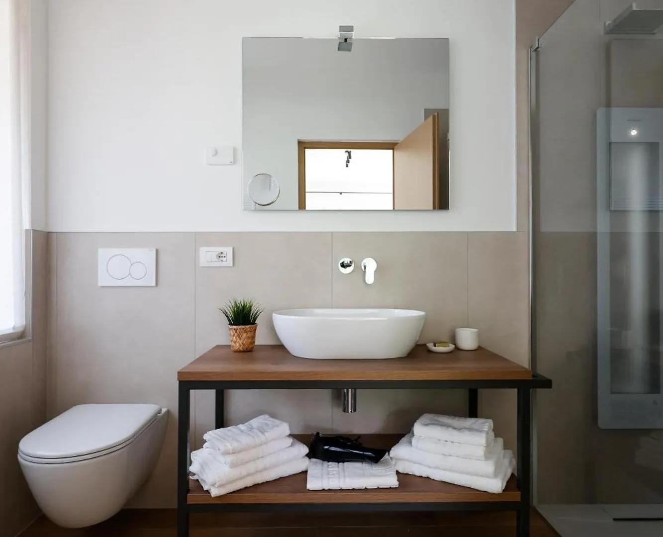 Podere Sabaina, Private Villa Mit Pool, Seeblick Und 3 Wohneinheiten Zur Alleinnutzung Torri Del Benaco