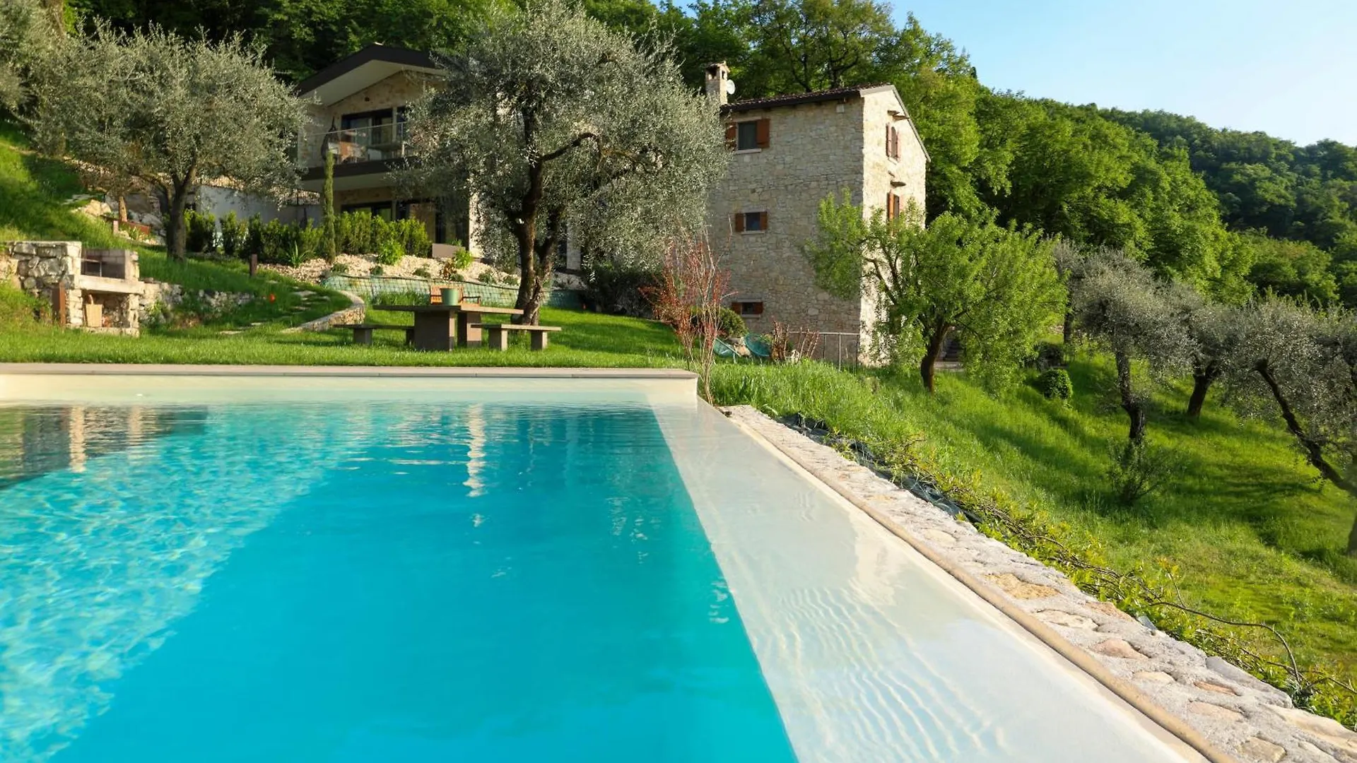 Podere Sabaina, Private Villa Mit Pool, Seeblick Und 3 Wohneinheiten Zur Alleinnutzung Torri Del Benaco
