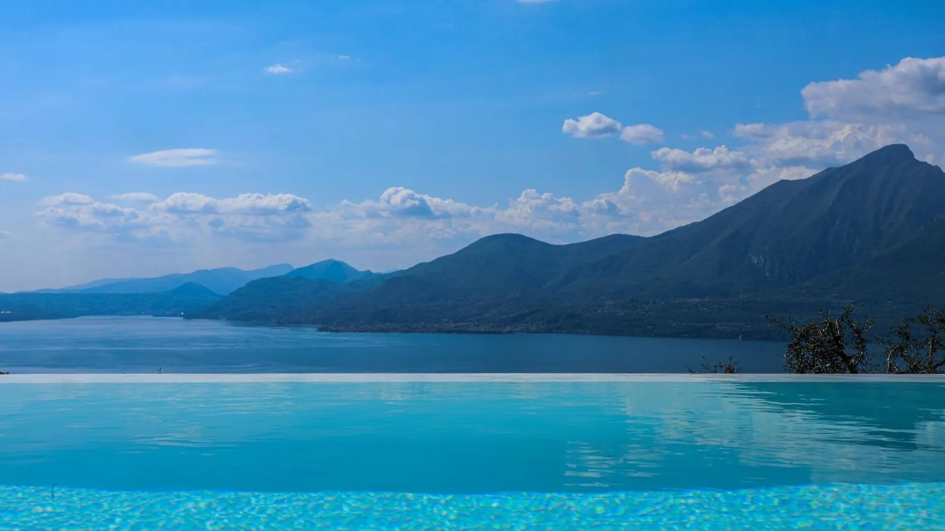Podere Sabaina, Private Villa Mit Pool, Seeblick Und 3 Wohneinheiten Zur Alleinnutzung Torri Del Benaco