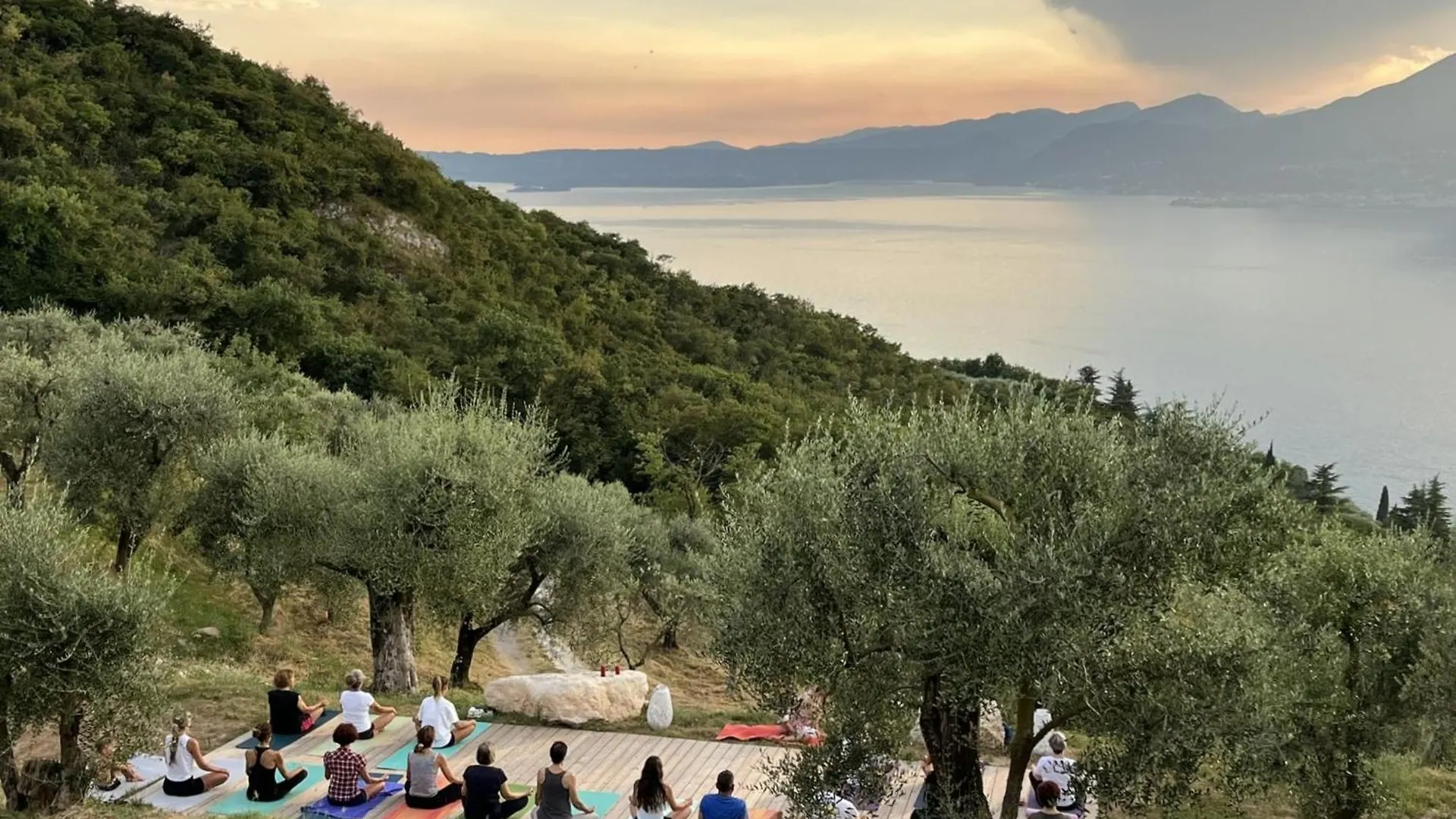 Podere Sabaina, Private Villa Mit Pool, Seeblick Und 3 Wohneinheiten Zur Alleinnutzung Torri Del Benaco